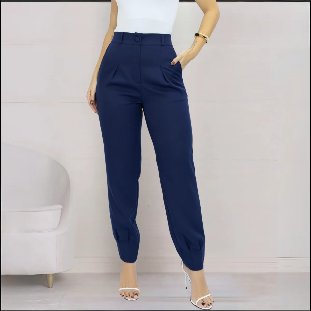 Calça Feminina Alfaiataria Cenoura Skinny Casual com Bolsos Estilo Básico
